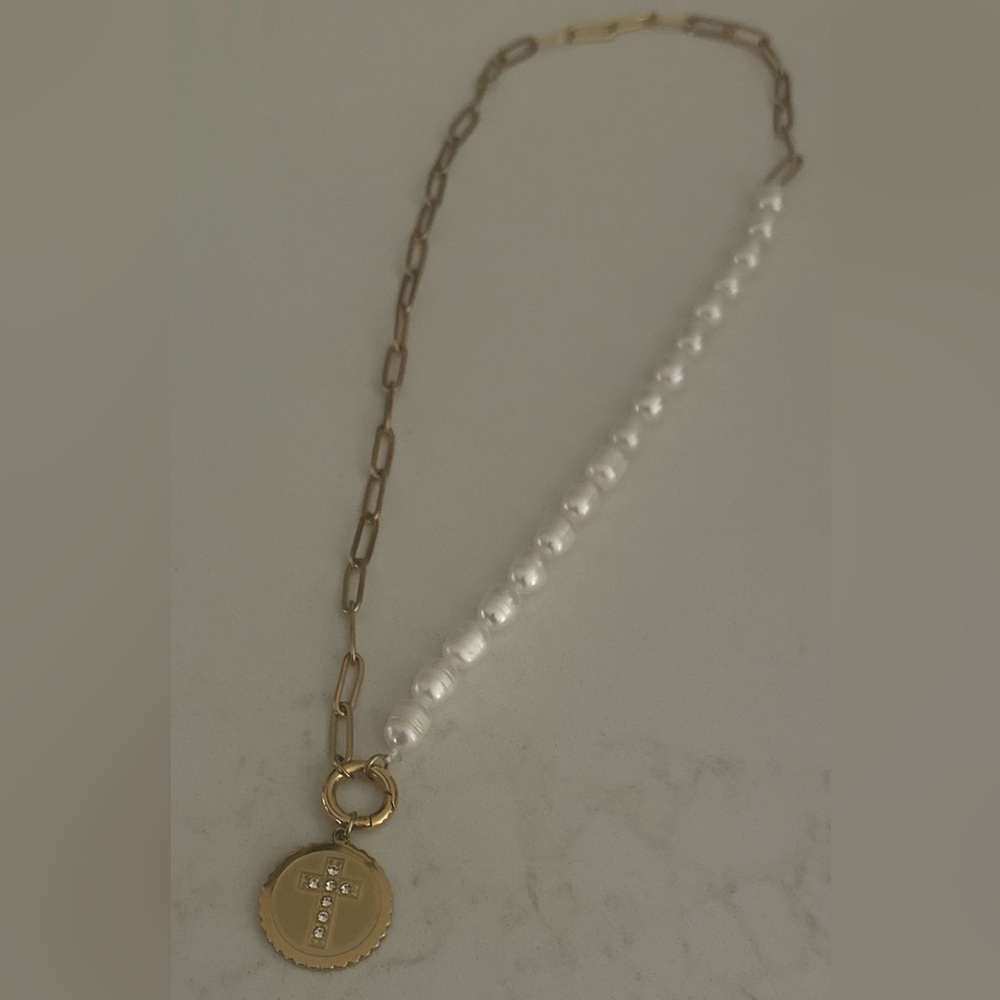 THE DEVINE LINK - Timeless Iconic Necklace gold Paperclip & Freshwater pearls
